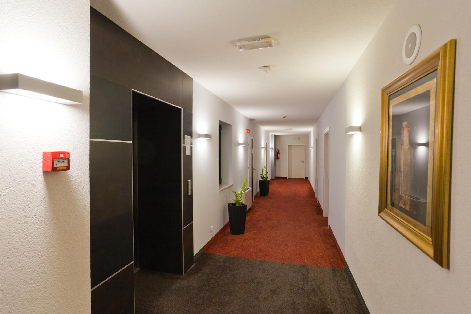Hotel Marina クルク エクステリア 写真